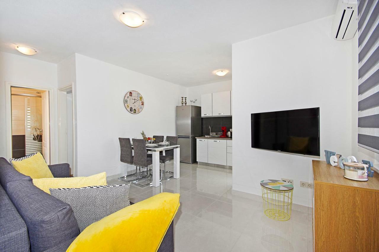 Irma Trogir Apartment Bagian luar foto